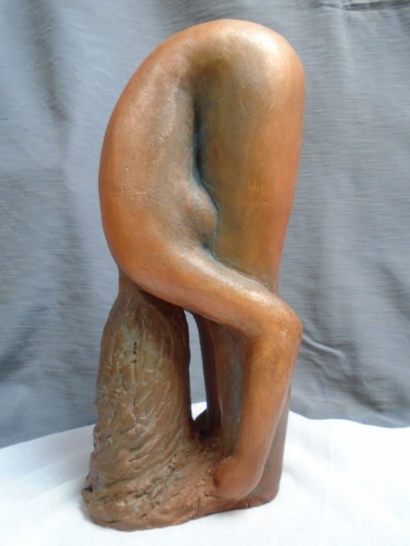 Sculpture titled "Le monde à l'envers…" by Marie Ruiz, Original Artwork, Terra cotta