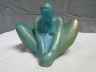 Sculpture titled "Petite femme papill…" by Marie Ruiz, Original Artwork, Ceramics