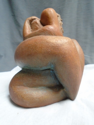 Couple enlacé boule, terre cuite patinée Sculpture intitulée "Couple enlacé boule…" par Marie Ruiz, Œuvre d'art originale, Céramique