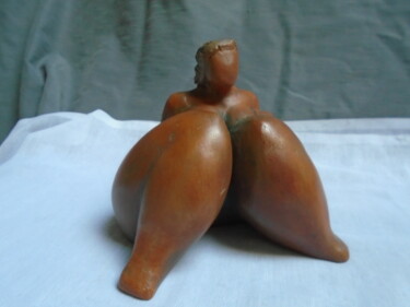 Rzeźba zatytułowany „Femme assise jambes…” autorstwa Marie Ruiz, Oryginalna praca, Terakota
