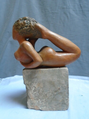 Sculpture intitulée "Femme figure de pro…" par Marie Ruiz, Œuvre d'art originale, Céramique