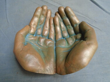 Escultura intitulada "Les mains jointes f…" por Marie Ruiz, Obras de arte originais, Terracota
