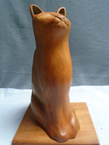 Sculptuur getiteld "Grand chat assis te…" door Marie Ruiz, Origineel Kunstwerk, Keramiek