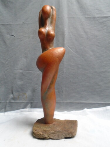Sculpture titled "Grande femme debout…" by Marie Ruiz, Original Artwork, Ceramics