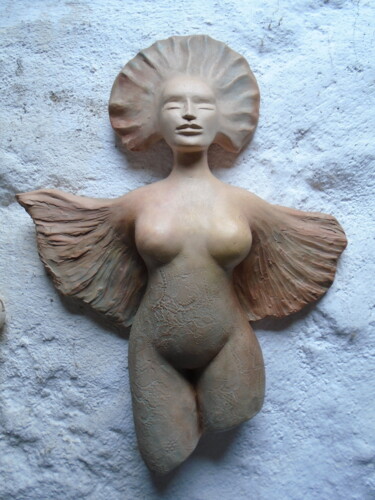 Scultura intitolato ""Femme ange", terre…" da Marie Ruiz, Opera d'arte originale, Ceramica