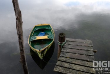 Photographie intitulée "La barque au ponton…" par Lorien F., Œuvre d'art originale, Photographie numérique