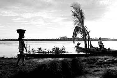 Fotografia intitulada "la fille au seau" por Mohadib', Obras de arte originais