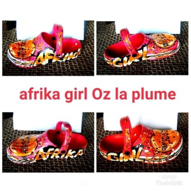 Design intitulée "Afrika girl" par Ozias Arikohan, Œuvre d'art originale, Vêtements