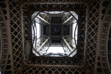 Photography titled "Tour Eiffel 04" by Arkadiusz Gepchard, Original Artwork, Digital Photography