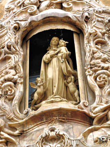 Fotografia intitolato "Bas relief holy wom…" da Armajay, Opera d'arte originale, Fotografia digitale