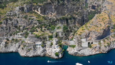 Photographie intitulée "The Amalfi Coast in…" par Armajay, Œuvre d'art originale, Photographie numérique