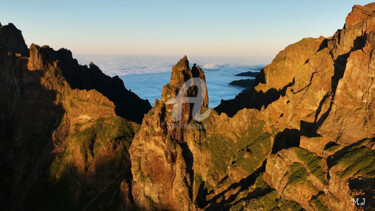Fotografia intitolato "Madeira, Rocks, Mou…" da Armajay, Opera d'arte originale, Fotografia digitale