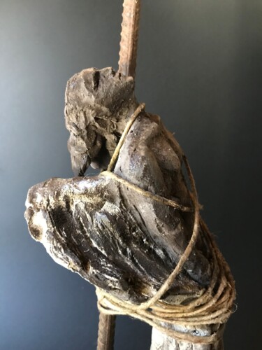 Sculpture titled "prigioniero" by Armando D'Andrea, Original Artwork, Terra cotta