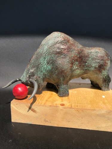 Sculpture titled "Toro loco" by Armando D'Andrea, Original Artwork, Clay
