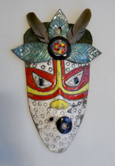 Skulptur mit dem Titel "masque blanc et rou…" von Armelle Colombier, Original-Kunstwerk, Keramik