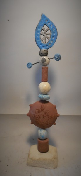 Escultura intitulada "Totem blanc et bleu" por Armelle Colombier, Obras de arte originais, Cerâmica
