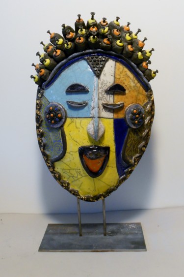 Sculpture titled "Masque jaune et bleu" by Armelle Colombier, Original Artwork, Ceramics