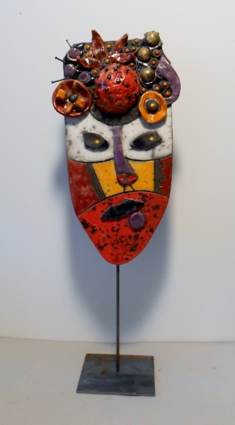 Scultura intitolato "masque raku nu et r…" da Armelle Colombier, Opera d'arte originale, Ceramica