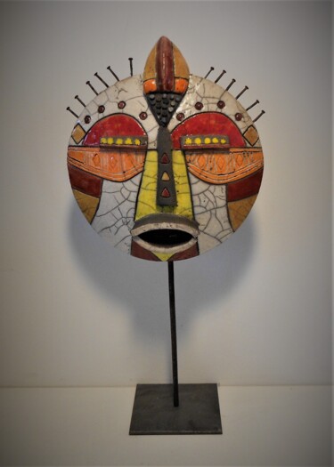 Scultura intitolato "Masque Rond" da Armelle Colombier, Opera d'arte originale, Ceramica