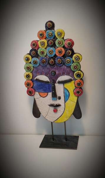 Sculptuur getiteld "masque Boudha" door Armelle Colombier, Origineel Kunstwerk, Keramiek