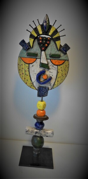 Skulptur mit dem Titel "Totemvert et jaune" von Armelle Colombier, Original-Kunstwerk, Keramik