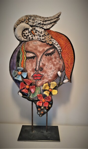 Escultura intitulada "La femme au cygne" por Armelle Colombier, Obras de arte originais, Cerâmica