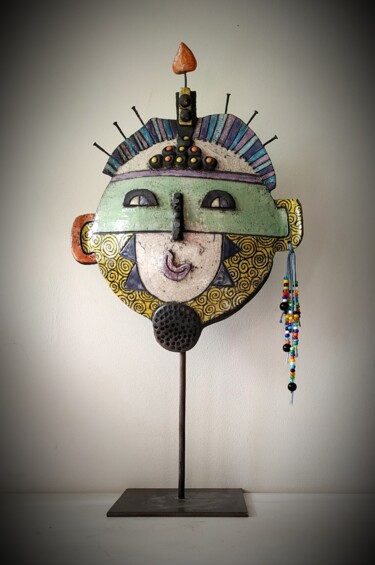 Scultura intitolato "Masque joyeux" da Armelle Colombier, Opera d'arte originale, Ceramica