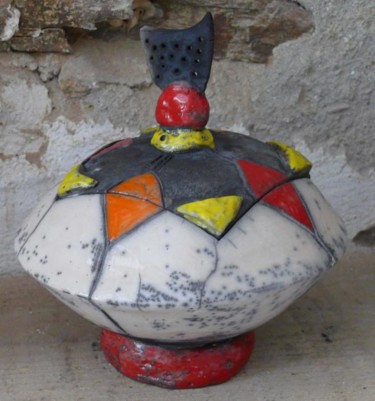 Design titled "boite triangle" by Armelle Colombier, Original Artwork, Ceramics