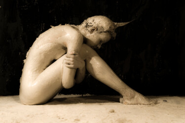 Fotografia zatytułowany „Sad Elf. Wingless” autorstwa Armmenart, Oryginalna praca, Manipulowana fotografia Zamontowany na In…