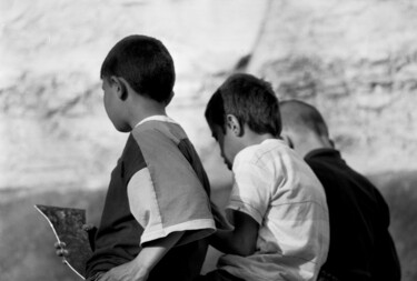Photographie intitulée "enfants à Ankara" par Arnaud Dubois, Œuvre d'art originale, Photographie argentique