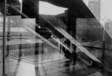 Photography titled "Reflets en gare de…" by Arnaud Dubois, Original Artwork, Analog photography