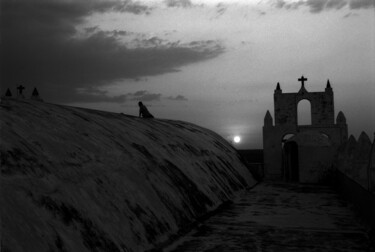 Fotografie getiteld "church at dusk in M…" door Arnaud Dubois, Origineel Kunstwerk, Film fotografie