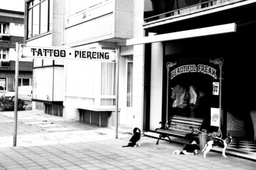 Photography titled "Tatoo piercing" by Arnaud Dubois, Original Artwork, Analog photography