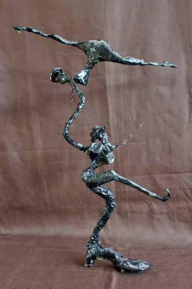 Sculpture titled "Royal matriacart" by Arouna Guindo, Original Artwork, Wire