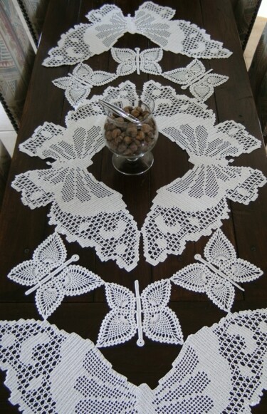 Art textile intitulée "Nappe Papillons cro…" par Art Création Crochet Tricot, Œuvre d'art originale, Fil