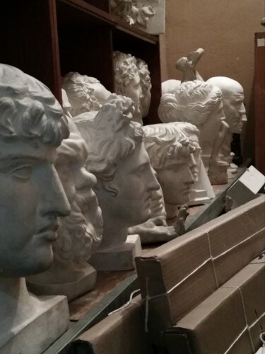 Photographie intitulée "plaster heads" par Art-Teodora, Œuvre d'art originale, Photographie numérique