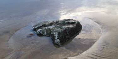 Photographie intitulée "Le rocher solitaire" par Ludovic Cussigh, Œuvre d'art originale, Photographie numérique