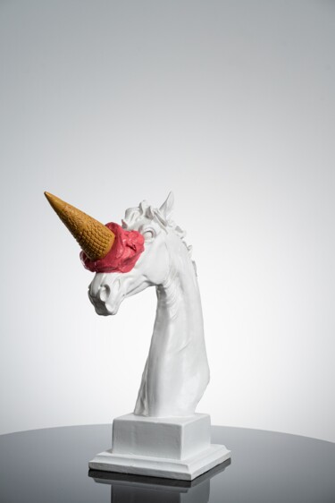 Sculptuur getiteld "Uni-Cone Handmade S…" door Dervis Yusuf Akdemir, Origineel Kunstwerk, Hars