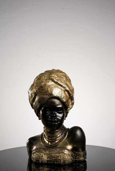 Scultura intitolato "True African Beauty…" da Dervis Yusuf Akdemir, Opera d'arte originale, Resina