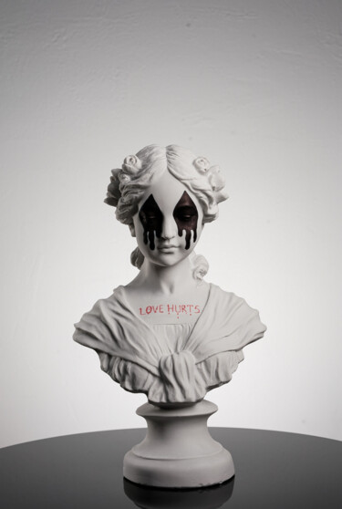 Sculpture titled "Love Hurts Handmade…" by Dervis Yusuf Akdemir, Original Artwork, Resin