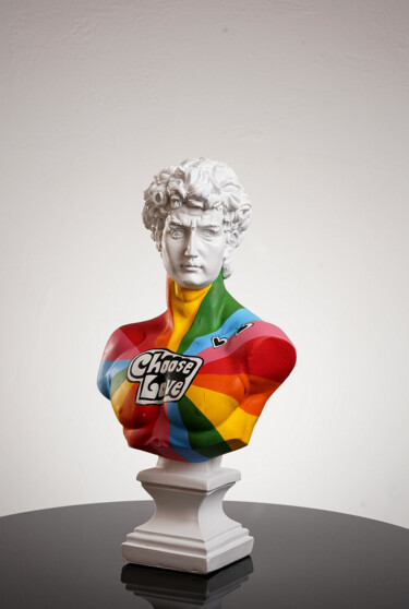 「Choose Love David H…」というタイトルの彫刻 Dervis Yusuf Akdemirによって, オリジナルのアートワーク, 樹脂