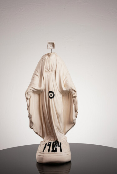 Escultura intitulada "Big Brother Handmad…" por Dervis Yusuf Akdemir, Obras de arte originais, Gesso
