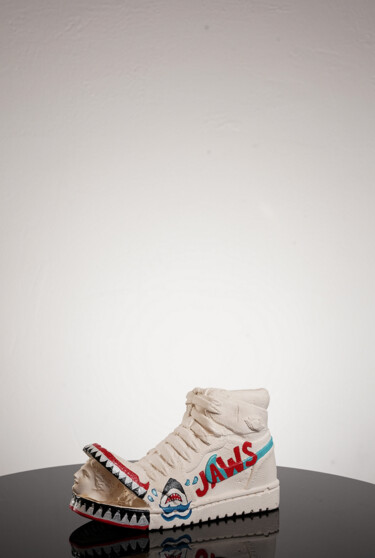 Sculpture titled "Retro Jaws Nike Sne…" by Dervis Yusuf Akdemir, Original Artwork, Plaster