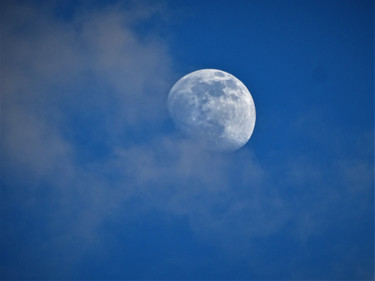 Photographie intitulée "Lune dans les nuages" par Artcouleur S, Œuvre d'art originale, Photographie numérique