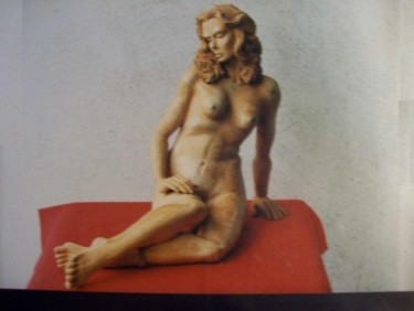 Sculpture titled "Donna seduta" by Angelo Pisciotta, Original Artwork, Terra cotta