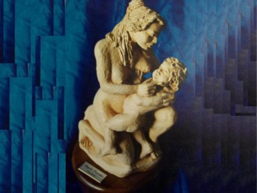 Sculpture titled "maternità" by Angelo Pisciotta, Original Artwork, Terra cotta
