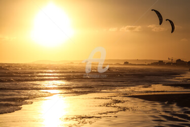 Фотография под названием "Kitesurf, plage de…" - Artenseo, Подлинное произведение искусства, Цифровая фотография