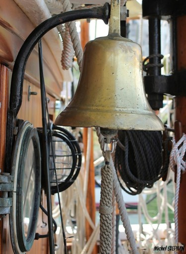 Photographie intitulée "cloche de marine" par Michel Stephan, Œuvre d'art originale