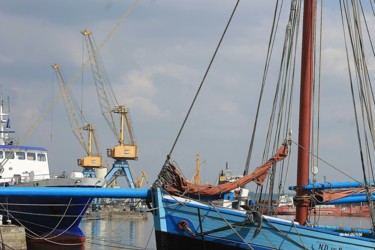 Fotografía titulada "bateau en bois au p…" por Michel Stephan, Obra de arte original