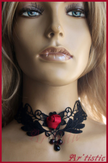 collier dentelle - rose rouge - 04 Artisanat intitulée "collier dentelle -…" par Ar'Tistic, Œuvre d'art originale
